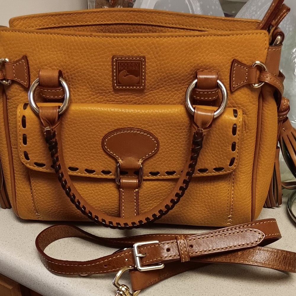 Dooney & Bourke Tote/ Crossbody
